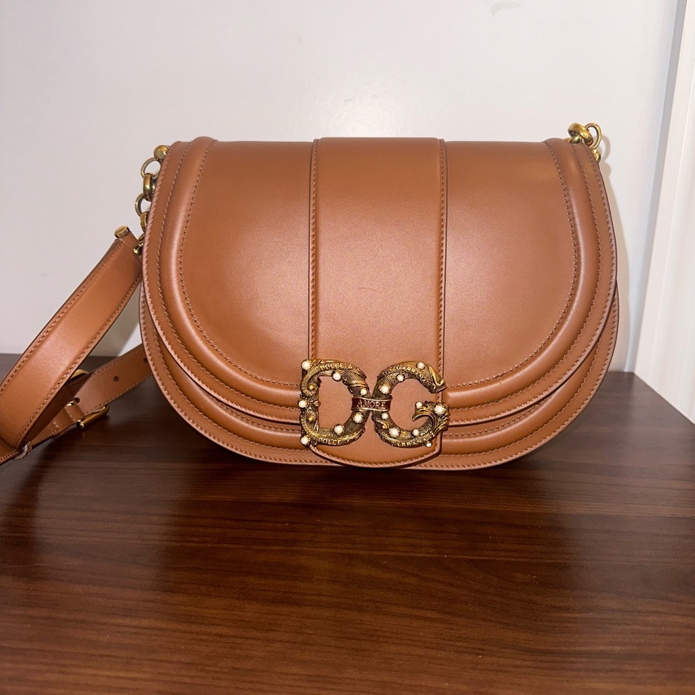 Dolce & Gabbana Amore Messenger Bag Leather
Medium